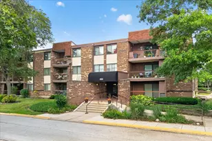 460 Raintree Ct, Glen Ellyn, IL 60137 - Photo 1