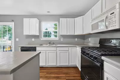 141 W Prairiefield Avenue, Cortland, IL 60112 - Photo 8