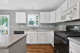 141 W Prairiefield Ave, Cortland, IL 60112 - Photo 8