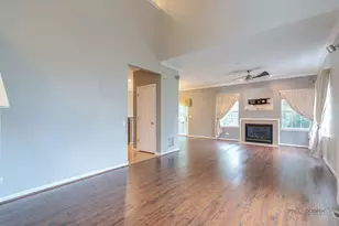 1880 Maureen Dr, Hoffman Estates, IL 60192 - Photo 6