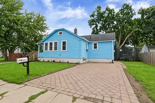 824 Allen St, Belvidere, IL 61008 - Photo 2