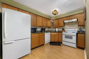 445 N Park Blvd, Glen Ellyn, IL 60137 - Photo 4