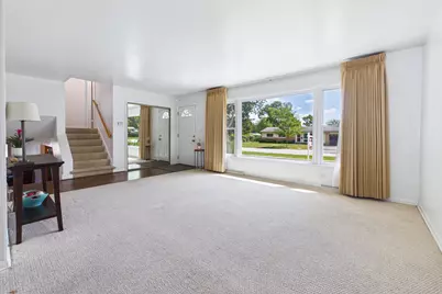 604 N Wilshire Drive, Mount Prospect, IL 60056 - Photo 4