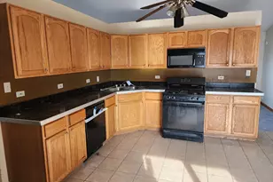 627 Clover Ln, University Park, IL 60484 - Photo 4