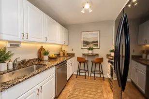 840 E Old Willow Rd, Prospect Heights, IL 60070 - Photo 4