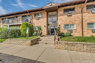 840 E Old Willow Rd, Prospect Heights, IL 60070 - Photo 2