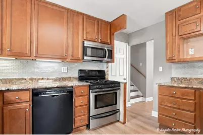 637 N Greenview Avenue, Mundelein, IL 60060 - Photo 8