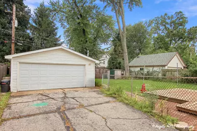 637 N Greenview Avenue, Mundelein, IL 60060 - Photo 2