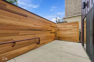 1118 W 19th St, Chicago, IL 60608 - Photo 30