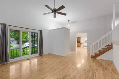 304 Andover Court, Streamwood, IL 60107 - Photo 4