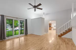 304 Andover Ct, Streamwood, IL 60107 - Photo 4
