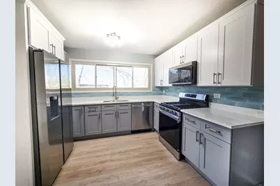 136 Virginia Court, Streamwood, IL 60107 - Photo 2
