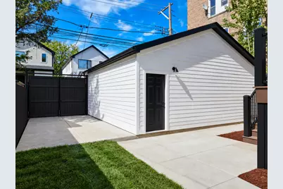 4252 N Hamlin Avenue, Chicago, IL 60618 - Photo 8
