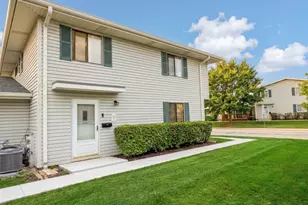 935 Shattuck Ln, Schaumburg, IL 60194 - Photo 2