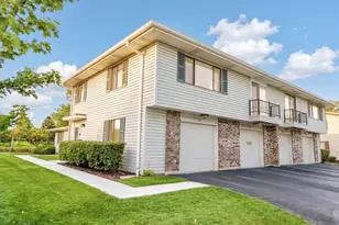 935 Shattuck Ln, Schaumburg, IL 60194 - Photo 1