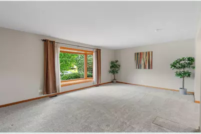 104 Millis Lane, Schaumburg, IL 60193 - Photo 4