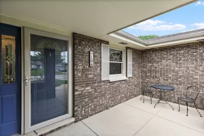 104 Millis Lane, Schaumburg, IL 60193 - Photo 2