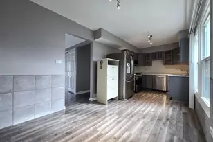 1912 Governors Ln, Hoffman Estates, IL 60169 - Photo 4