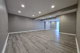 1912 Governors Ln, Hoffman Estates, IL 60169 - Photo 18
