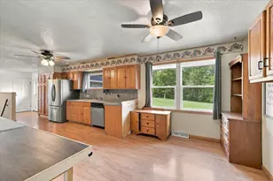 1572 Winnetka St, Dixon, IL 61021 - Photo 12