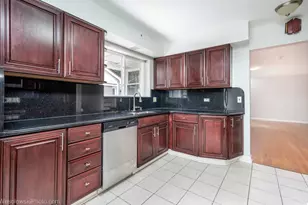 7261 N East Prairie Rd, Lincolnwood, IL 60712 - Photo 4