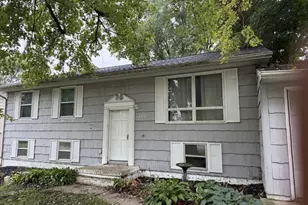 1405 Essex Ct, Normal, IL 61761 - Photo 2