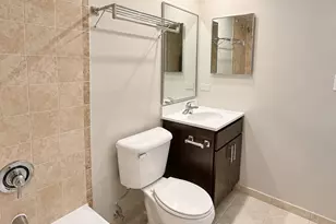 707 W Sheridan Rd, Chicago, IL 60613 - Photo 16