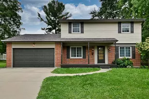 703 Larkfield Cir, Rockford, IL 61107 - Photo 2