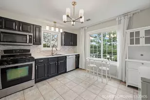 2522 Charleston Dr, Schaumburg, IL 60193 - Photo 6