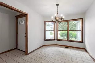 214 S Harrison St, Geneva, IL 60134 - Photo 4
