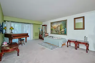 502 W Huntington Commons Rd, Mount Prospect, IL 60056 - Photo 2
