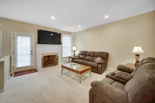 22 Red Tail Dr, Hawthorn Woods, IL 60047 - Photo 4