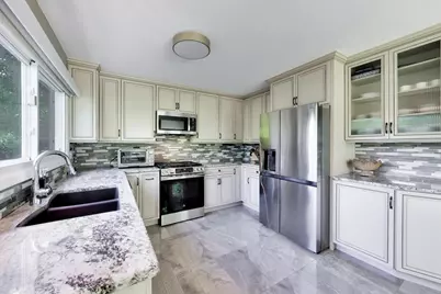 1939 Clover Road, Northbrook, IL 60062 - Photo 8