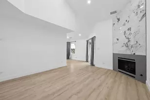 8320 High Point Cir, Darien, IL 60561 - Photo 10