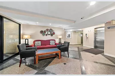 675 Grove Drive #304, Elk Grove Village, IL 60007 - Photo 2