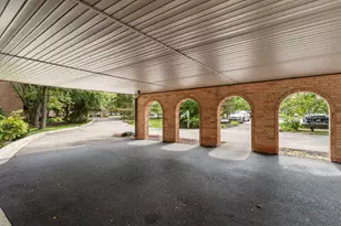 512 Redondo Dr, Downers Grove, IL 60516 - Photo 2