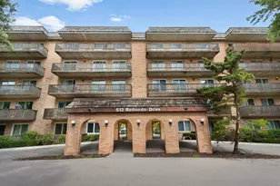 512 Redondo Dr, Downers Grove, IL 60516 - Photo 1