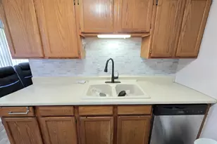 356 Woodview Cir, Elgin, IL 60120 - Photo 6