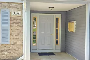 356 Woodview Cir, Elgin, IL 60120 - Photo 2