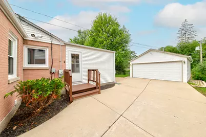 384 S Wolf Road S, Des Plaines, IL 60016 - Photo 24