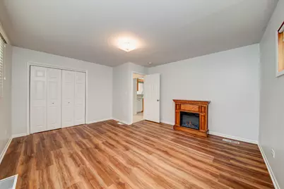 384 S Wolf Road S, Des Plaines, IL 60016 - Photo 14