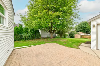 384 S Wolf Road S, Des Plaines, IL 60016 - Photo 26