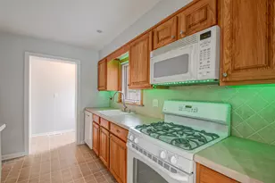 384 S Wolf Road S, Des Plaines, IL 60016 - Photo 10