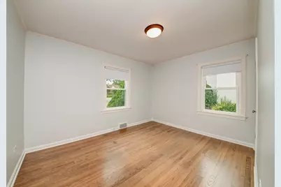 384 S Wolf Road S, Des Plaines, IL 60016 - Photo 16