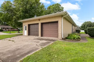 201 Marlane Dr, Alpha, IL 61413 - Photo 4