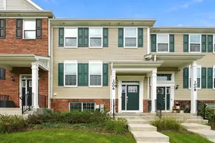 1006 Neubauer Circle, Lindenhurst, IL 60046 - Photo 1