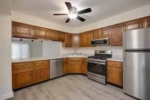 1525 Columbia Ct, Elk Grove Village, IL 60007 - Photo 4