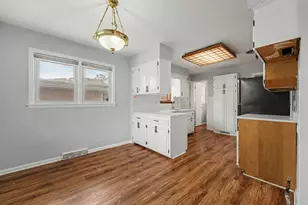16518 Dobson Ave, South Holland, IL 60473 - Photo 6