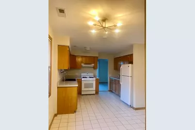 475 N East River Road #3, Des Plaines, IL 60016 - Photo 2