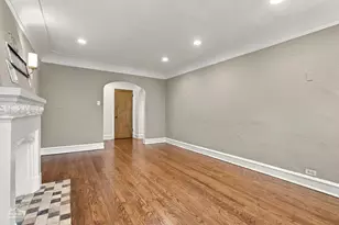 2325 W Farwell Ave, Chicago, IL 60645 - Photo 8